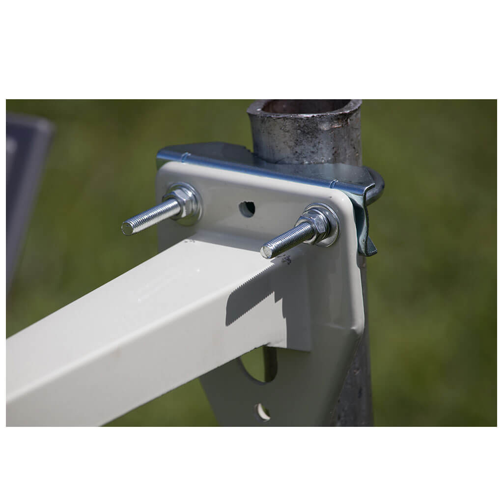 The PRO500 comes with high quality ubolts for pole mounting